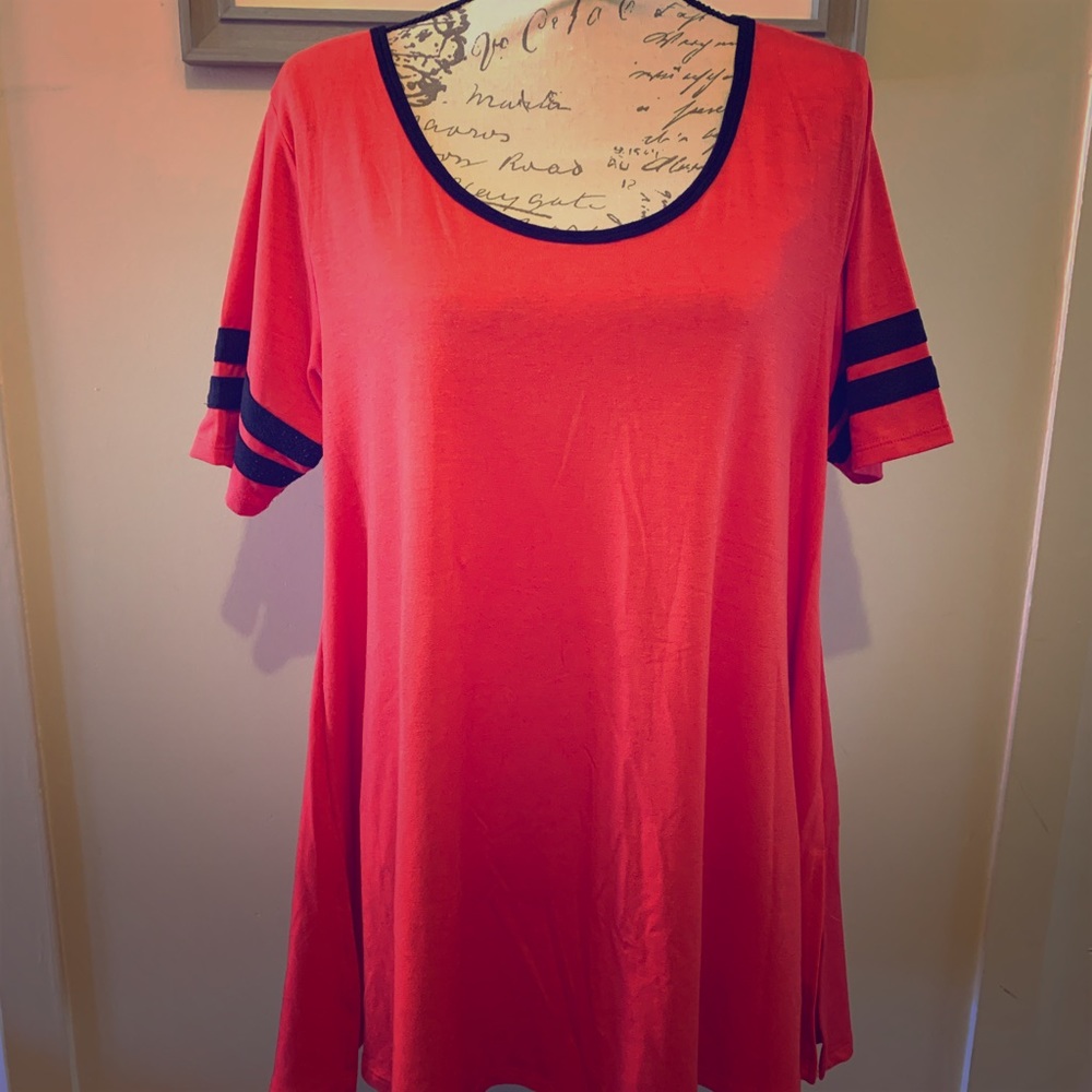 Red LuLaRoe Perfect T w/black detail